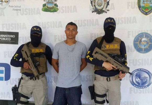 Capturan a uno de los supuestos asesinos de jóvenes en barbería