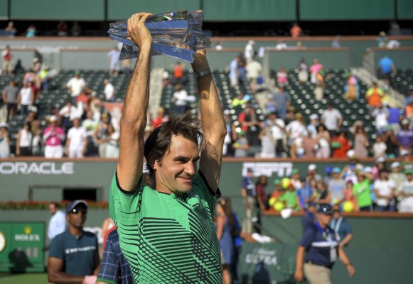 Federer confirma que está de vuelta; triunfa en Indian Wells