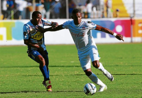 Olimpia es líder con apuros