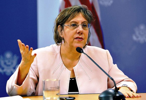 Confirman revocación de visa a 35 funcionarios