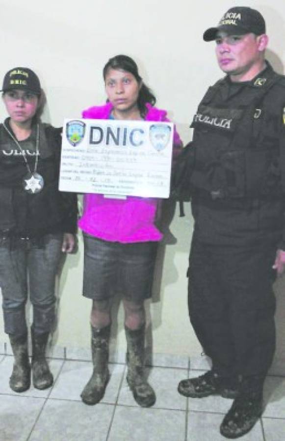 Joven da a luz en un patio y perros devoran al bebé