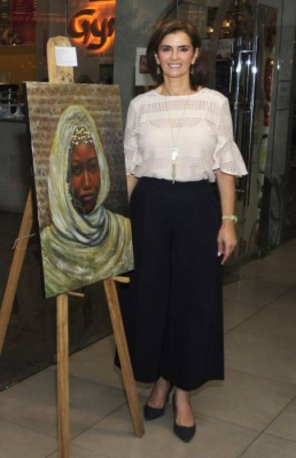 Exposición de arte de la artista Suyapa Monterroso en honor a la mujeres.