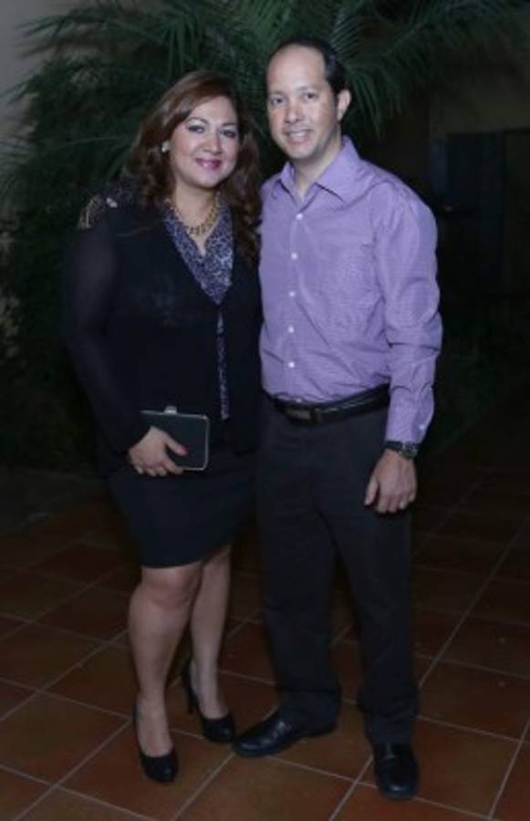 Sorpresivo agasajo en honor a Gloria Tinoco y Reyna Flores