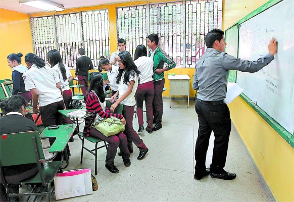 Honduras: En 2015 enseñarán bachilleratos