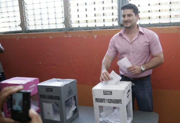 Precandidato a diputado Bader Dip se roba las miradas en La Ceiba