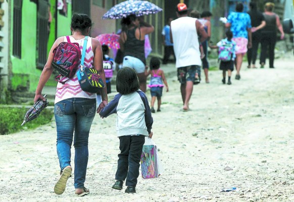 Un centenar de niños reciben apoyo para su educación