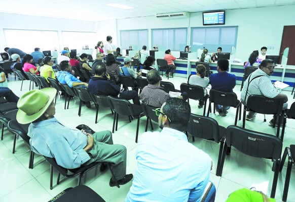 Hondureños pagaron 95,372 millones en impuestos en 2017