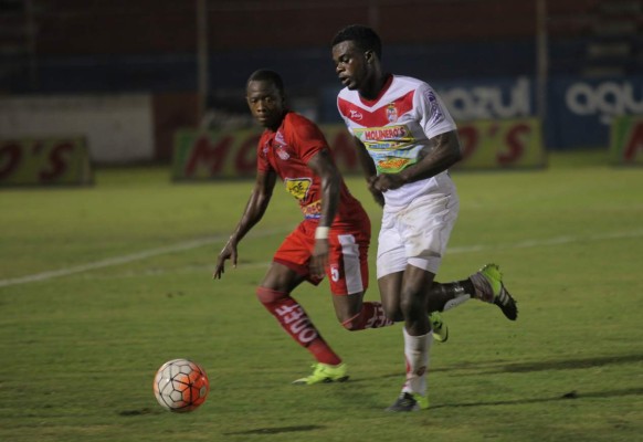 Bendita zurda de Marcelo Canales da empate a Vida