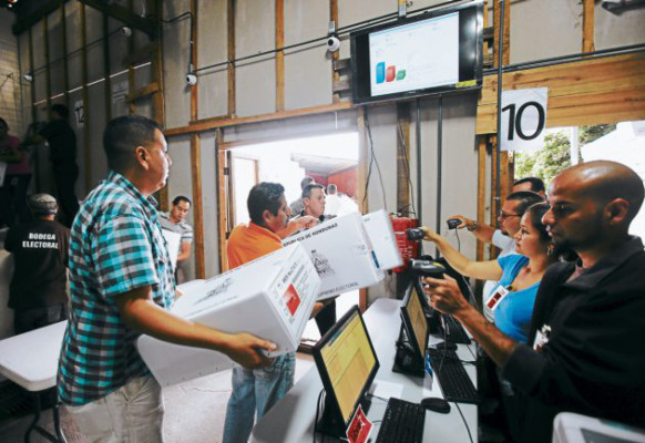 Comienza el traslado de maletas electorales