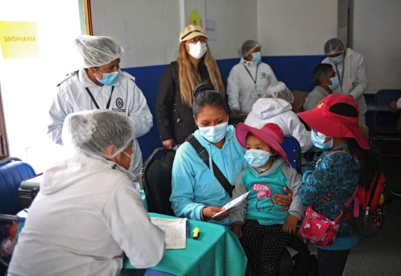 Con amenaza de ómicron y nuevas restricciones, el mundo llega a su segunda Navidad en pandemia  