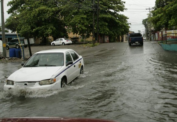 Así es el paso del huracán Earl por el territorio hondureño