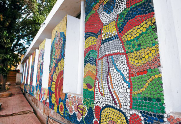 Un pintor y muralista embellecedor de barrios en Tegucigalpa