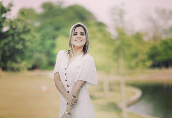 Así es Sayra González, la sampedrana que conquistó al cantante de Miel San Marcos