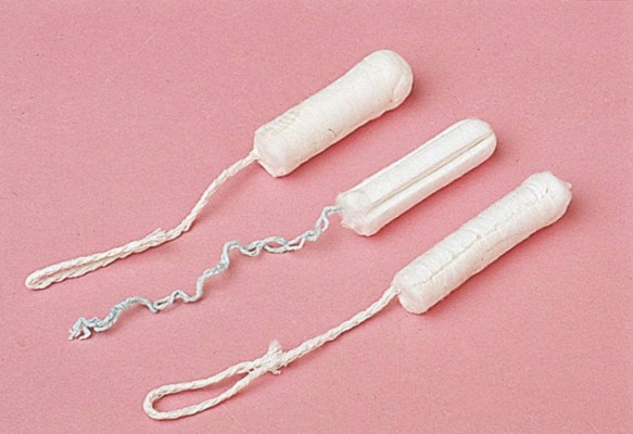 Modelo británica perdió su pierna por usar tampones