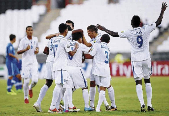 Honduras superó 2-1 a El Salvador
