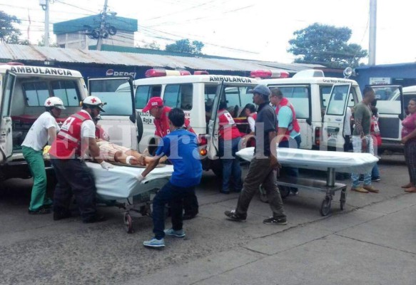 Al menos 25 heridos en accidente de bus en aldea El Guante, Francisco Morazán