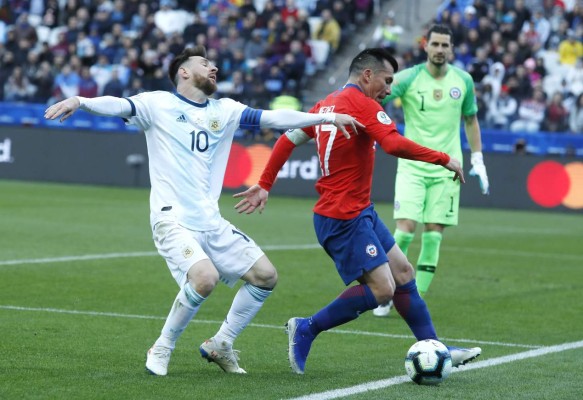 En 10 fotos: Así fue la falta por la que Leo Messi fue expulsado ante Chile en Copa América