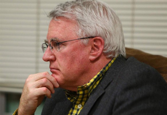 Renuncia vicealcalde que comparó a inmigrantes con mapaches