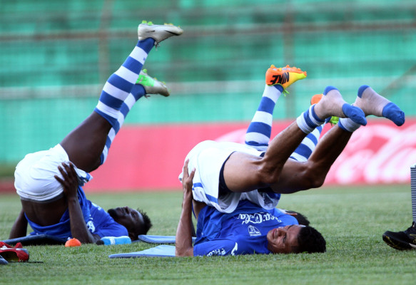 La Selección de Honduras inició con 10 jugadores
