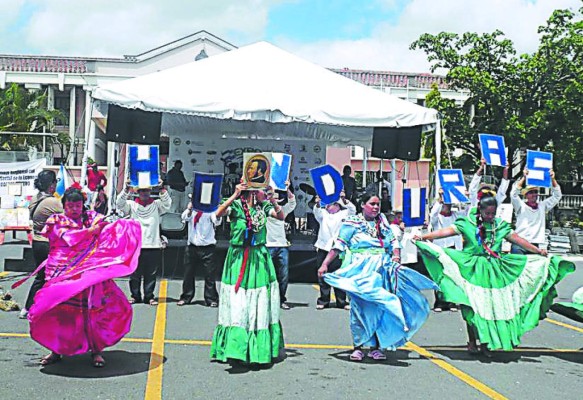 Jóvenes deciden su futuro al son de la danza