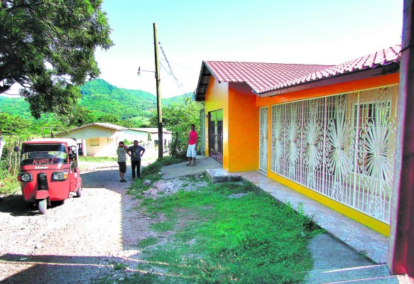 Migrantes mueven economía de pueblos