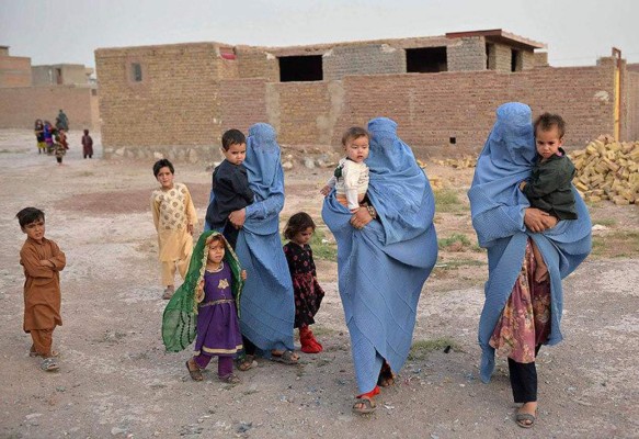 ¿Qué tienen permitido y prohibido vestir las mujeres y hombres en Afganistán?