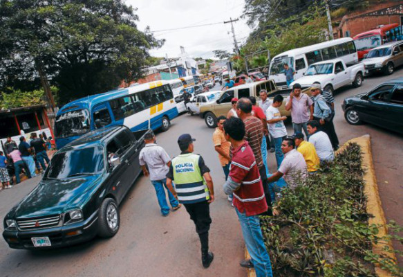 Ciudadanos pagan de nuevo consecuencias por paro de transporte