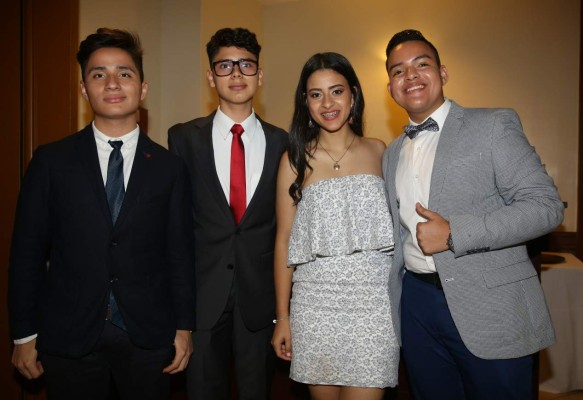 noche de recuerdo entre compañeros