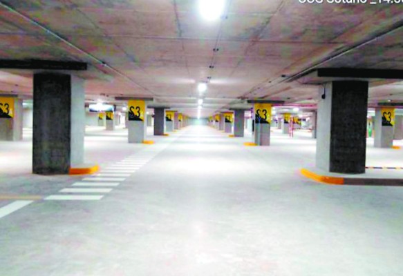 Dentro del predio José Cecilio del Valle están contemplados 2,549 estacionamientos, por lo que se está a la espera de que el operador llegue a un acuerdo con la Alcaldía capitalina donde recomendaron 3,400.