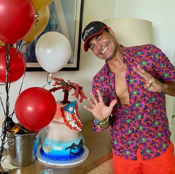 Galanes del espectáculo que siguen seduciendo aún después de pasar los 50 (Fotos)