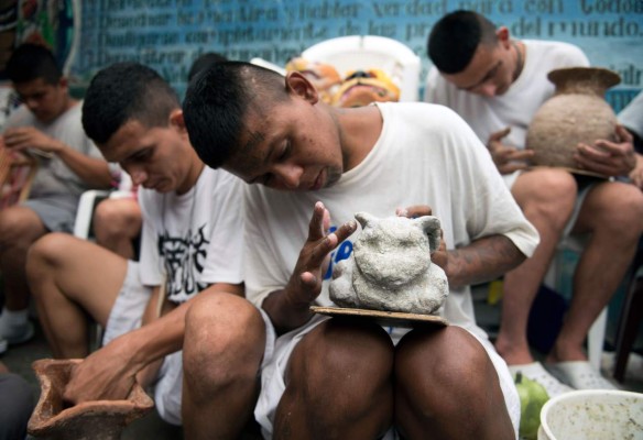 FOTOS: Así es la rehabilitación de expandilleros de la Mara Salvatrucha (MS-13) y Barrio 18 en la cárcel de El Salvador