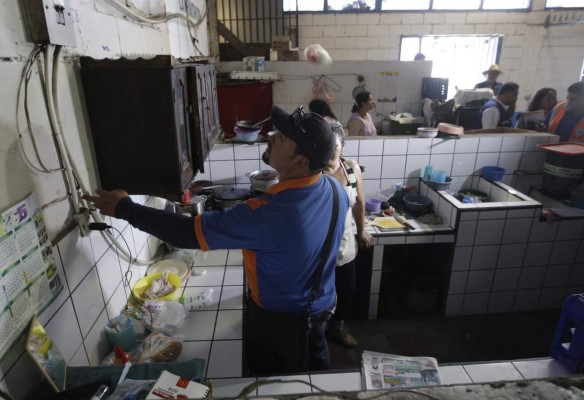 Deficientes instalaciones eléctricas detectan en mercados