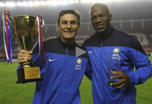 VIDEO: David Suazo marca hat-trick en goleada de leyendas del Inter