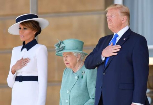 Los regalos que intercambiaron la reina Isabel II y Donald Trump