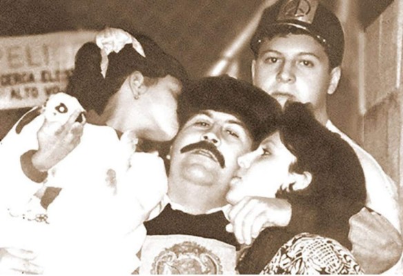 Amuletos, costosos regalos y fiestas de Navidad: Las excentricidades de Pablo Escobar (FOTOS)