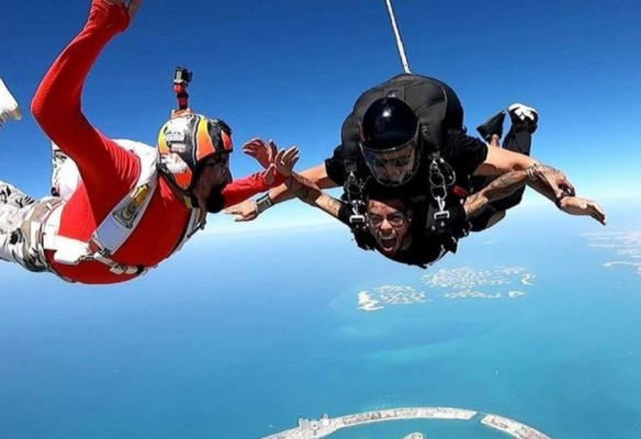 La trágica muerte de MC Kevin, cantante brasileño que se lanzó a la piscina desde un onceavo piso