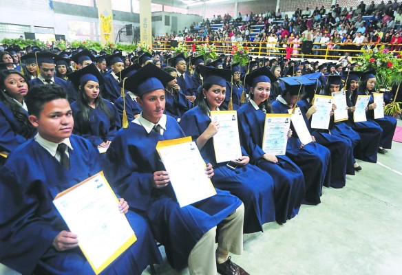 Honduras: De 75,000 graduados de colegio solo 14,000 irán a la universidad