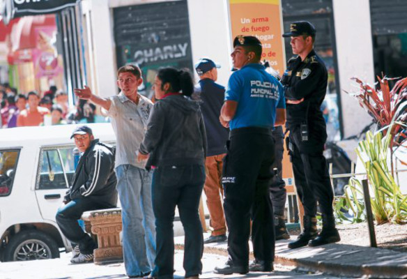 Impiden invasión comercial en el Centro