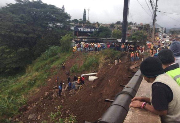 Obrero se salva de morir soterrado en la colonia 21 de Octubre
