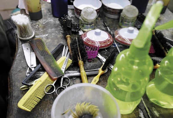 Barberos de oro, maestros del peine y las tijeras