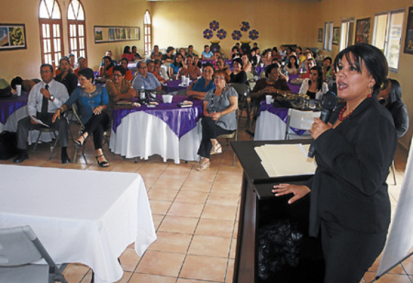 Brindan capacitación sobre derechos humanos