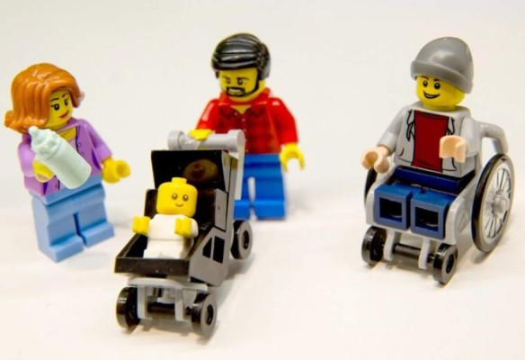 Lego presenta su primera figura con discapacidad