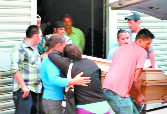 Conductor de taxi perece al chocar contra camión en salida a oriente de Tegucigalpa