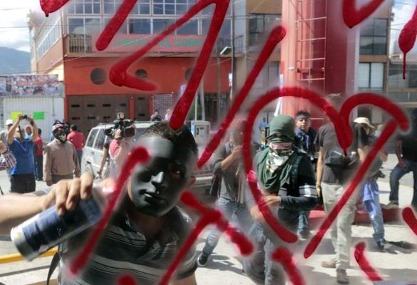 Maestros y estudiantes reanudan protestas