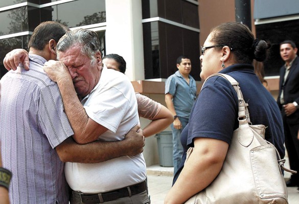 Llanto y dolor en vela de víctimas de fatal vuelo al occidente de Honduras