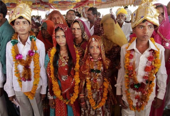 Video: De esta forma obligan a los niños a casarse en la India