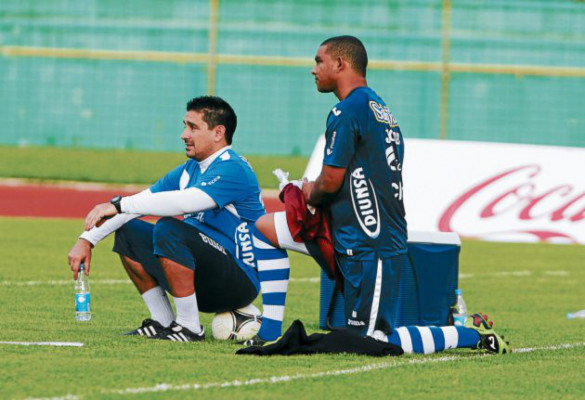 Rojas revela el plan de Honduras: 'A dejar rojos esos cheles”