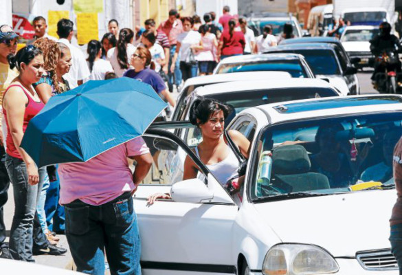 Cada usuario pierde cinco horas diarias en el transporte