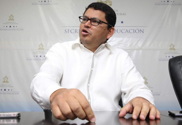 Escoto querella a presidente de la Sociedad de Padres