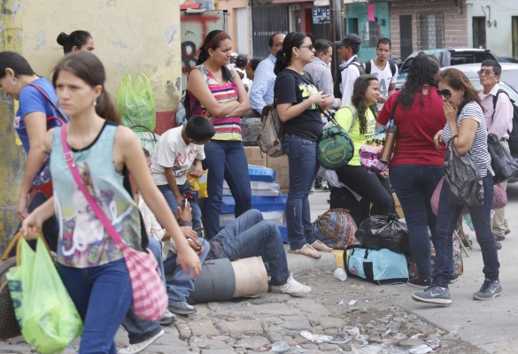 Alto desplazamiento de capitalinos en primer día del feriado morazánico